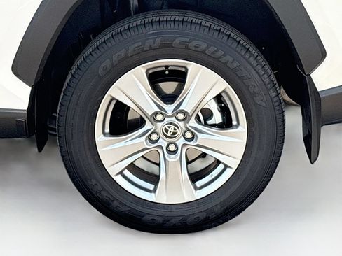 Certified 2025 Toyota RAV4 LE AWD/4WD image 30