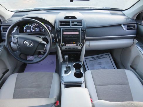 Used 2012 Toyota Camry LE image 12