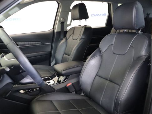 Used 2025 Kia Telluride EX w/ EX Captain's Chair Package image 23