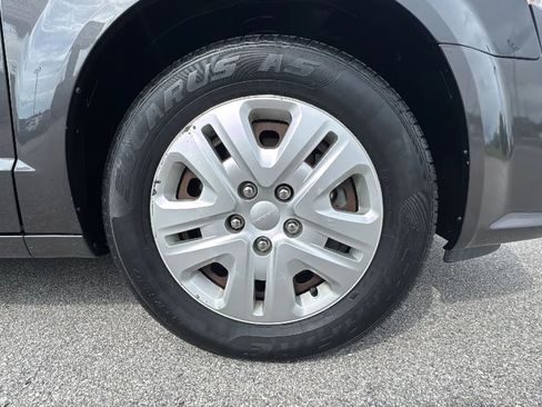 Used 2019 Dodge Grand Caravan SE w/ UConnect Hands-Free Group FWD image 31