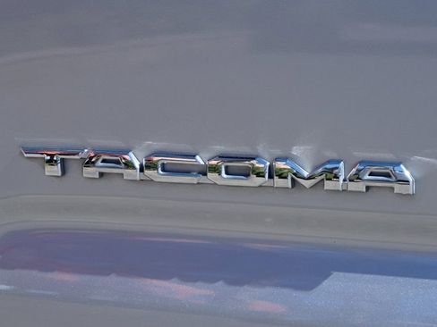 Used 2018 Toyota Tacoma SR5 image 43