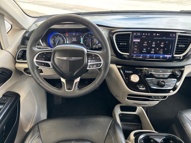 Used 2022 Chrysler Pacifica Touring-L FWD image 7