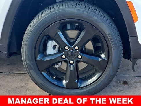 Used 2023 Jeep Grand Cherokee Limited w/ Luxury Tech Group II image 40