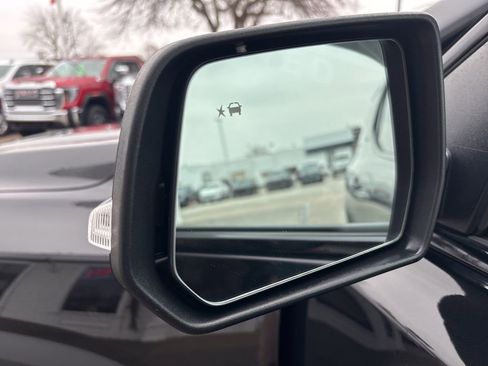 Certified 2023 GMC Acadia SLE w/ Driver Convenience Package image 17