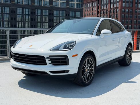 Certified 2023 Porsche Cayenne Coupe AWD/4WD image 1