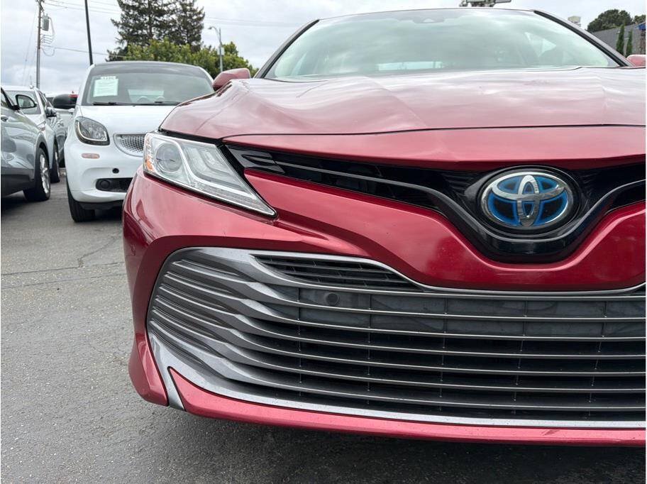 Used 2018 Toyota Camry XLE FWD image 30