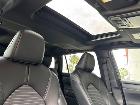 Certified 2025 Toyota Highlander XSE AWD/4WD image 17