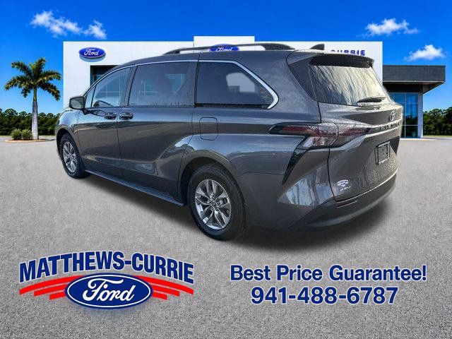 Used 2025 Toyota Sienna LE w/ LE Plus Package FWD image 6