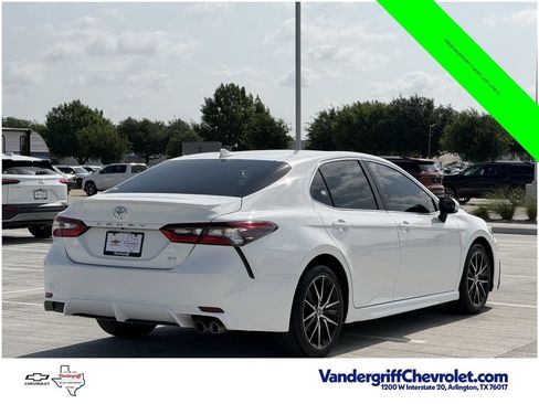 Used 2024 Toyota Camry SE FWD image 4