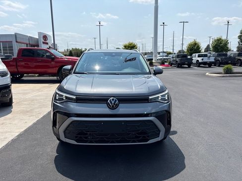 Used 2025 Volkswagen Taos SE AWD/4WD image 8
