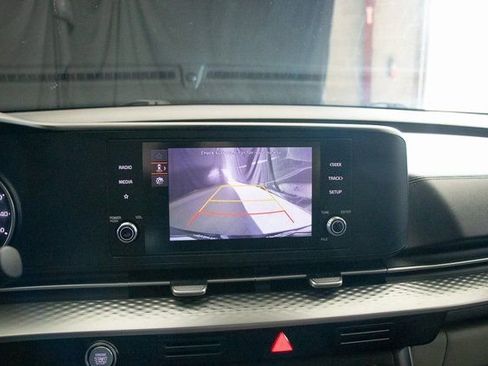 Used 2024 Kia Carnival LX FWD image 34