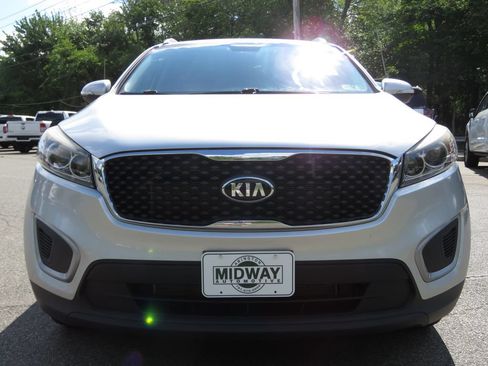 Used 2017 Kia Sorento AWD w/ LX V6 Convenience Package image 2