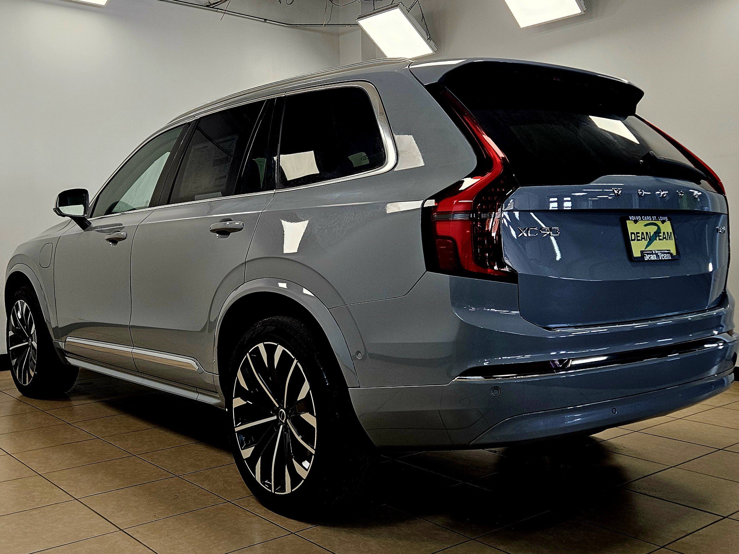 New 2026 Volvo XC90 T8 Plus w/ Protection Package Premier AWD/4WD image 6
