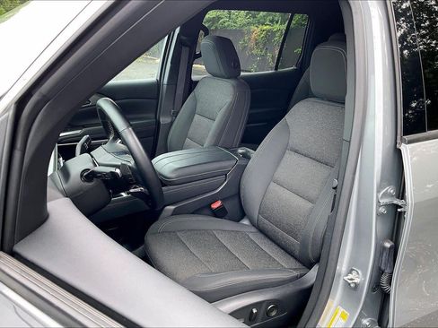Used 2024 Chevrolet Traverse LT AWD/4WD image 23