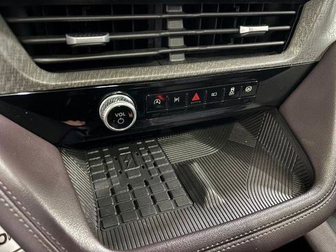 Certified 2025 Ford Explorer Platinum AWD/4WD image 14