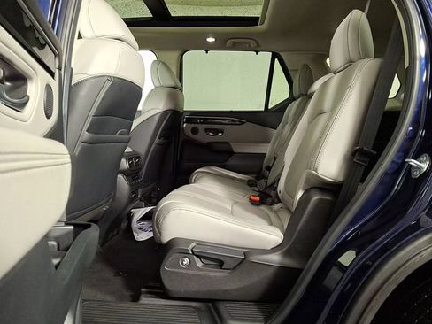 Used 2025 Honda Pilot Touring image 13