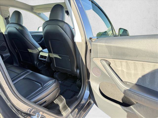 Used 2024 Tesla Model Y Long Range AWD/4WD image 23