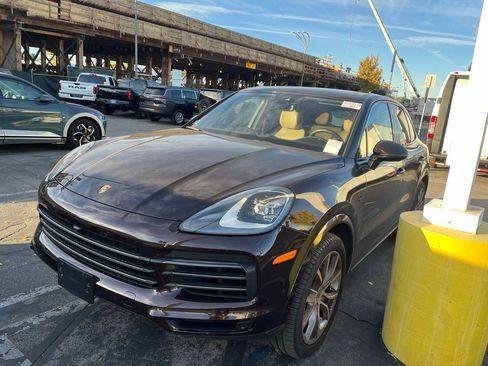 Used 2022 Porsche Cayenne Platinum Edition image 3