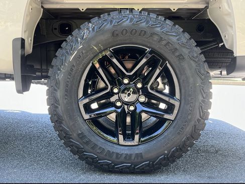 New 2026 Chevrolet Silverado 1500 Custom Trail Boss w/ LPO, Dark Essentials Package AWD/4WD image 40