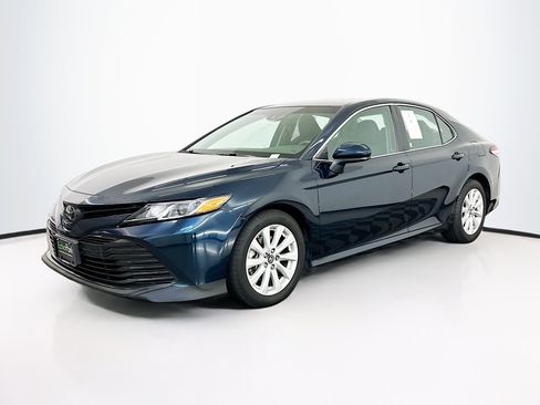 Used 2018 Toyota Camry LE FWD image 3