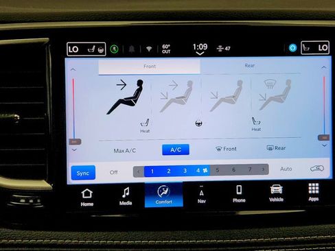 Used 2024 Chrysler Pacifica Limited FWD image 19