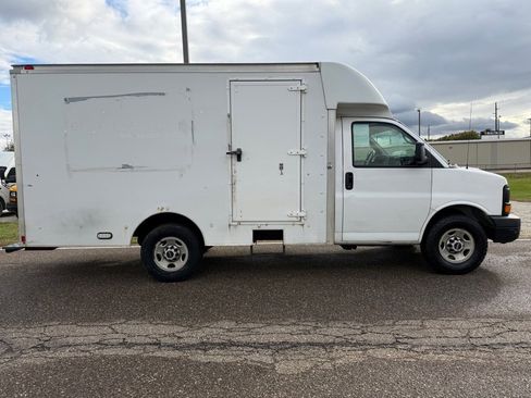 Used 2010 GMC Savana 3500 CUTAWAY BOX TRUCK COMMERCIAL image 19