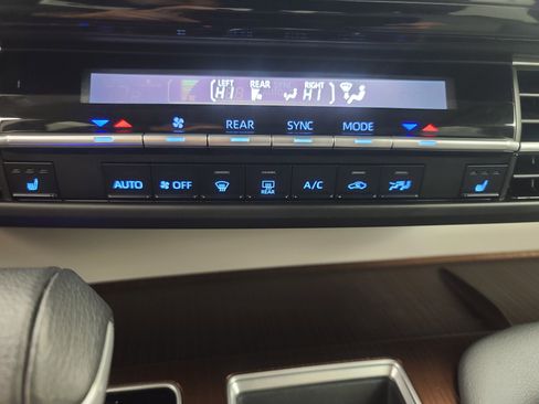 Used 2024 Toyota Sienna XLE image 35