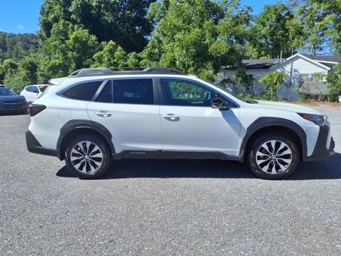 Used 2023 Subaru Outback Limited image 5