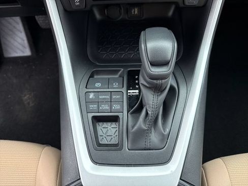 Used 2025 Toyota RAV4 LE AWD/4WD image 24