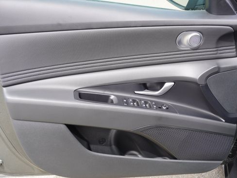 Used 2024 Hyundai Elantra SEL w/ Convenience Package FWD image 17