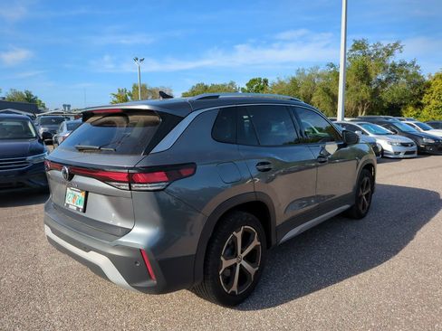 Certified 2025 Volkswagen Tiguan SE image 4