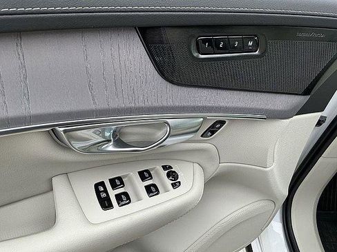 New 2026 Volvo XC90 T8 Ultra w/ Protection Package Premier AWD/4WD image 16