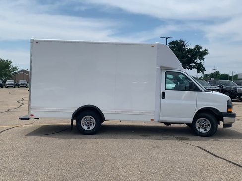 New 2025 GMC Savana 3500 w/ Power Convenience Package image 33