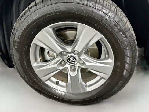 Used 2024 Toyota RAV4 XLE AWD/4WD image 30