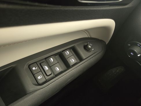 Used 2022 Jeep Compass Limited AWD/4WD image 30