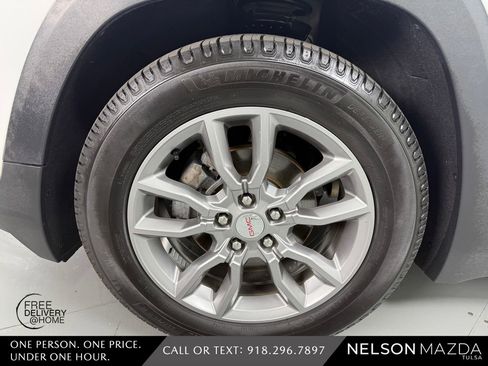 Used 2022 GMC Terrain SLT FWD image 8