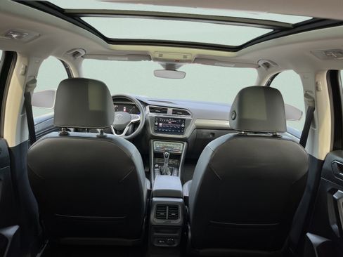 Used 2024 Volkswagen Tiguan SE w/ Panoramic Sunroof Package AWD/4WD image 12