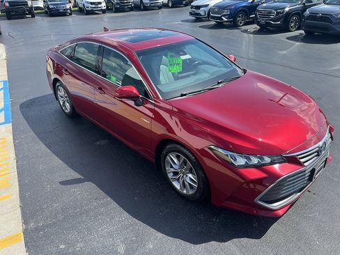 Used 2020 Toyota Avalon XLE w/ Moonroof Package FWD image 5
