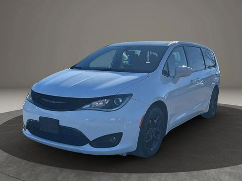 Used 2020 Chrysler Pacifica Touring w/ S Appearance Package image 15