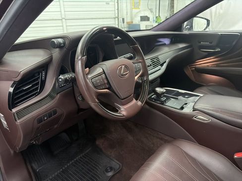 Used 2018 Lexus LS 500 AWD w/ Luxury Package image 11