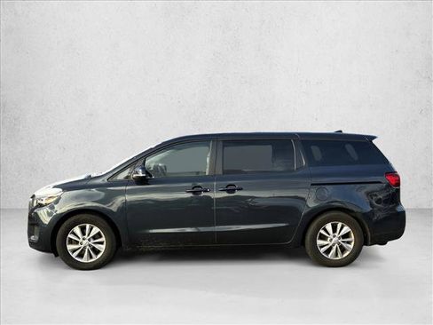 Used 2017 Kia Sedona LX image 8