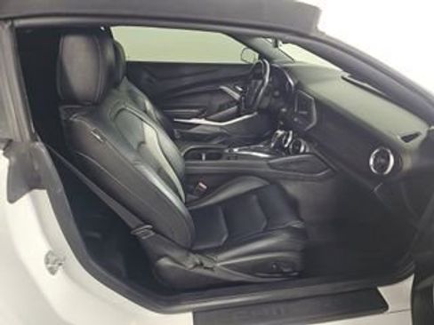 Used 2019 Chevrolet Camaro LT RWD image 6