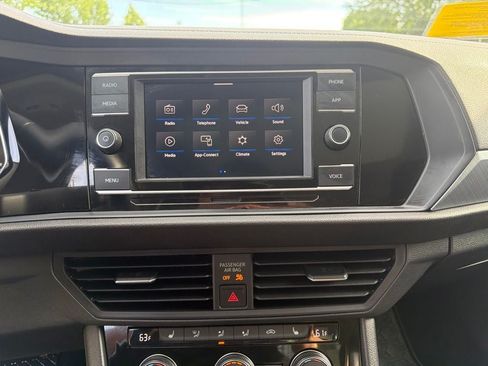 Used 2023 Volkswagen Jetta SE FWD image 23
