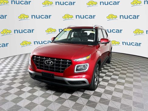 Certified 2023 Hyundai Venue Limited w/ Cargo Package FWD image 3