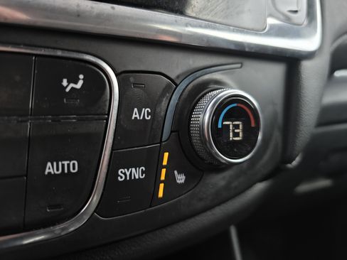 Used 2023 Chevrolet Traverse LT image 19