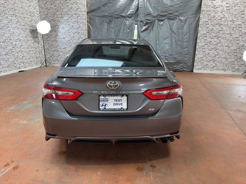 Used 2019 Toyota Camry SE w/ Convenience Package image 6