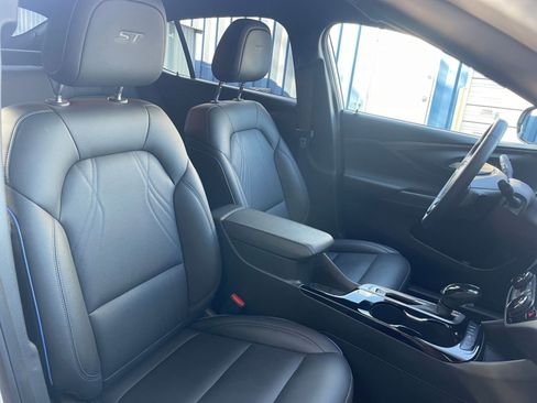 Used 2025 Buick Envista Sport Touring image 34