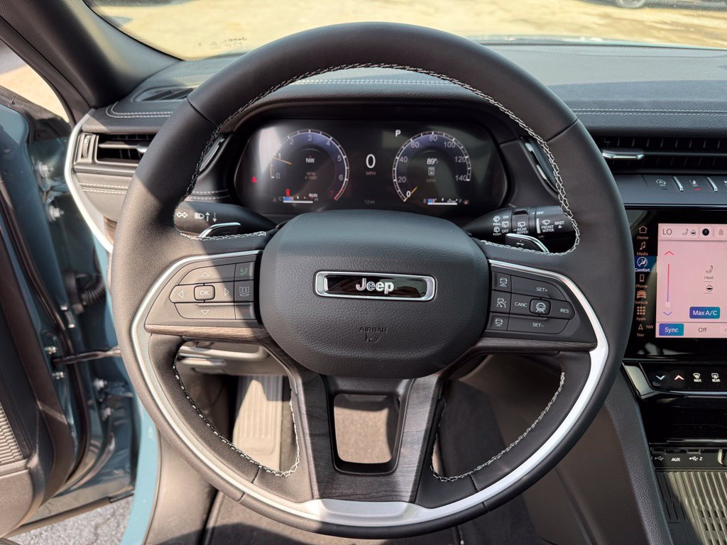 New 2027 Jeep Grand Cherokee Limited AWD/4WD image 13