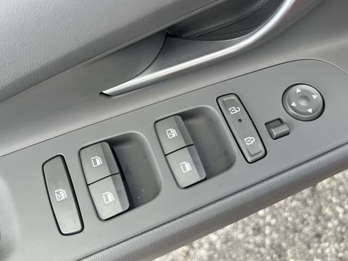 Certified 2025 Hyundai Elantra SEL FWD image 33