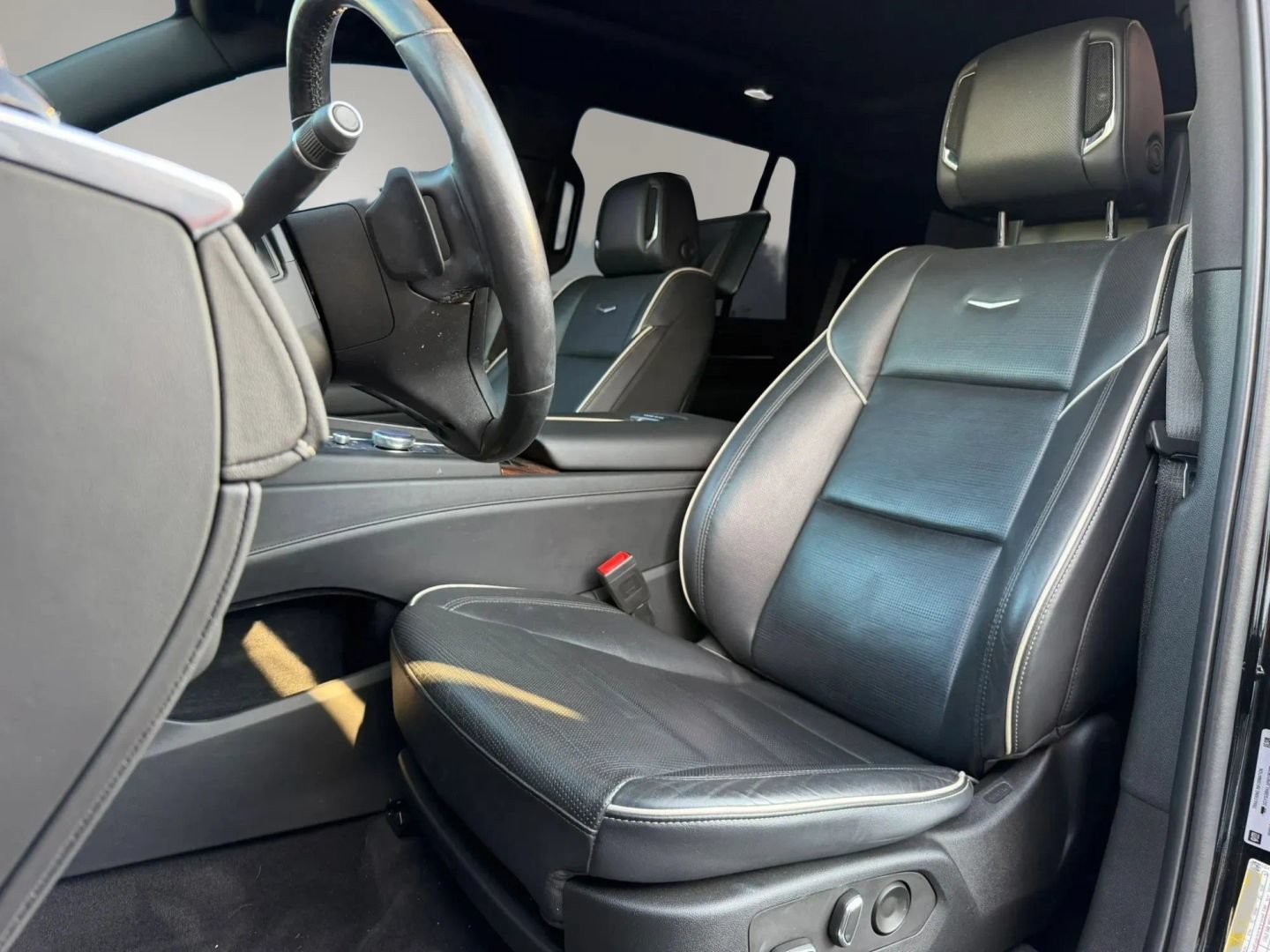 Used 2023 Cadillac Escalade Premium Luxury RWD image 10